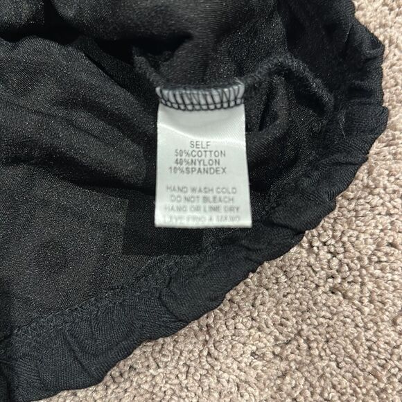 Lightly smocked crop top! NWT EASEL size Medium - Picture 3 of 8